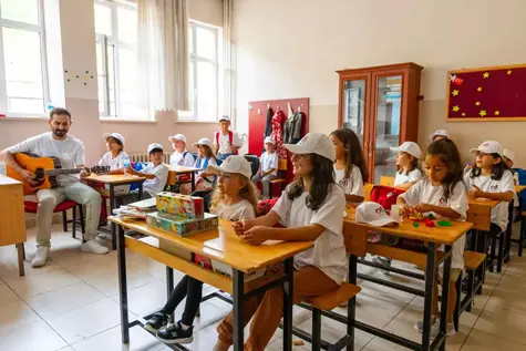 Students wearing ofi hats and singing to music