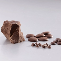 Four sizes of chocolate chips, ranging from large chunks to small teardrop shapes