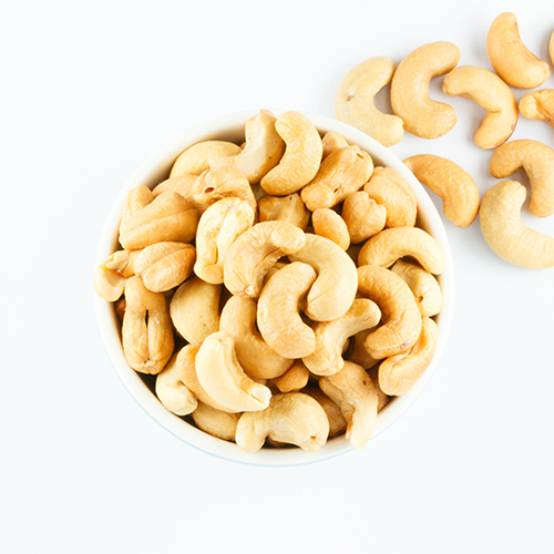 Close up shot of cashew nuts in a bowl