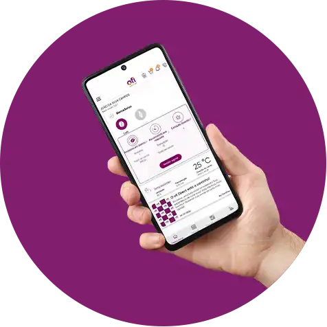 Mão segurando um smartphone com o app ofi Direct aberto